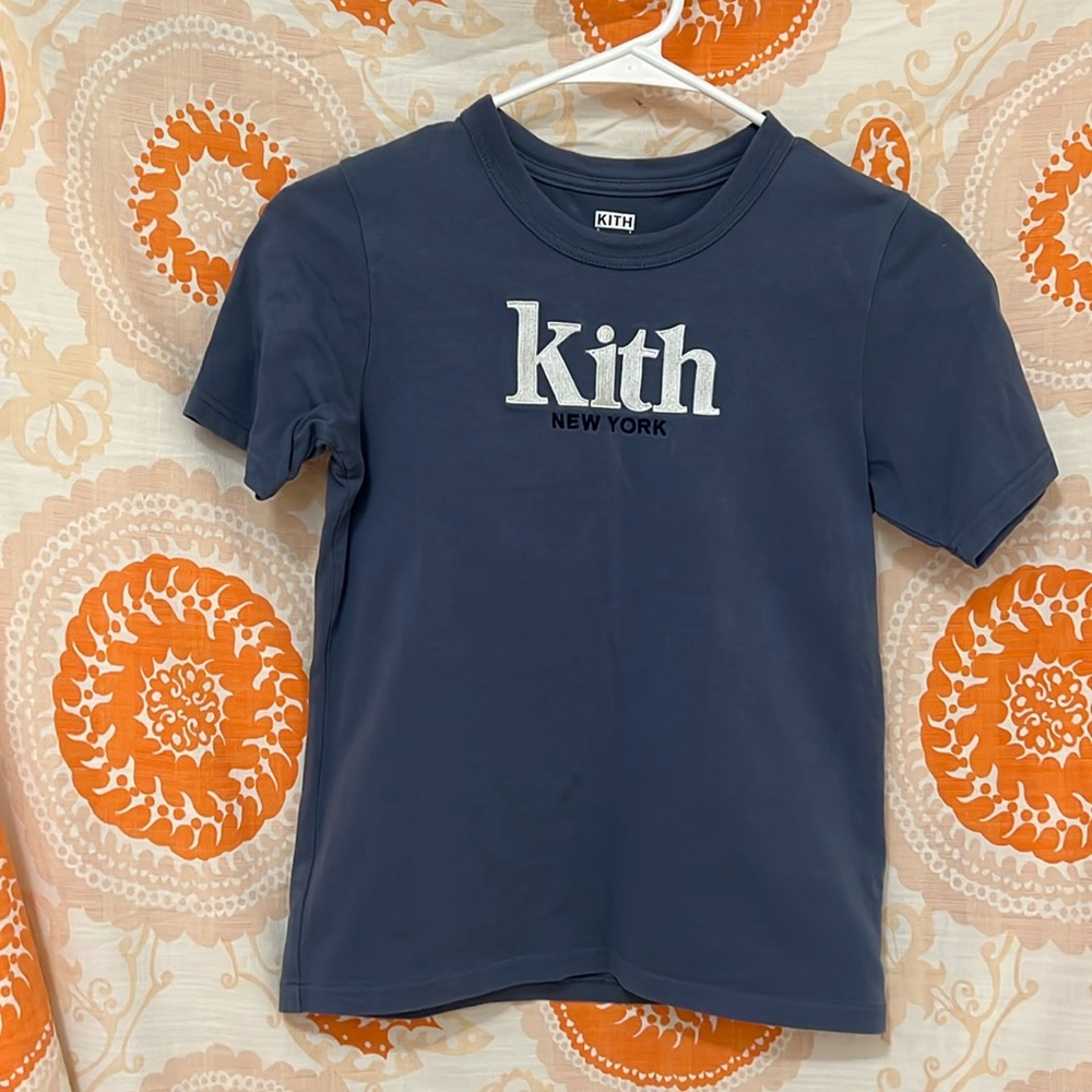 Kith kids/New York. Embroidered tee shirt.